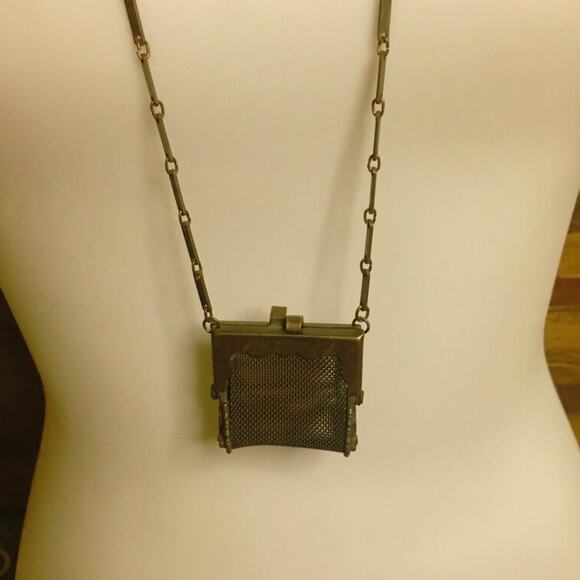 Vintage Art Deco Mesh Purse Pendant Necklace – 1920s Brass Chain Accessory - Picture 6 of 6